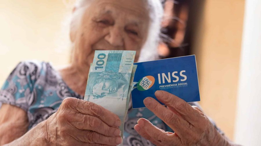 INSS paga 2ª parcela 13º salário NIS final 4; Valor Extra