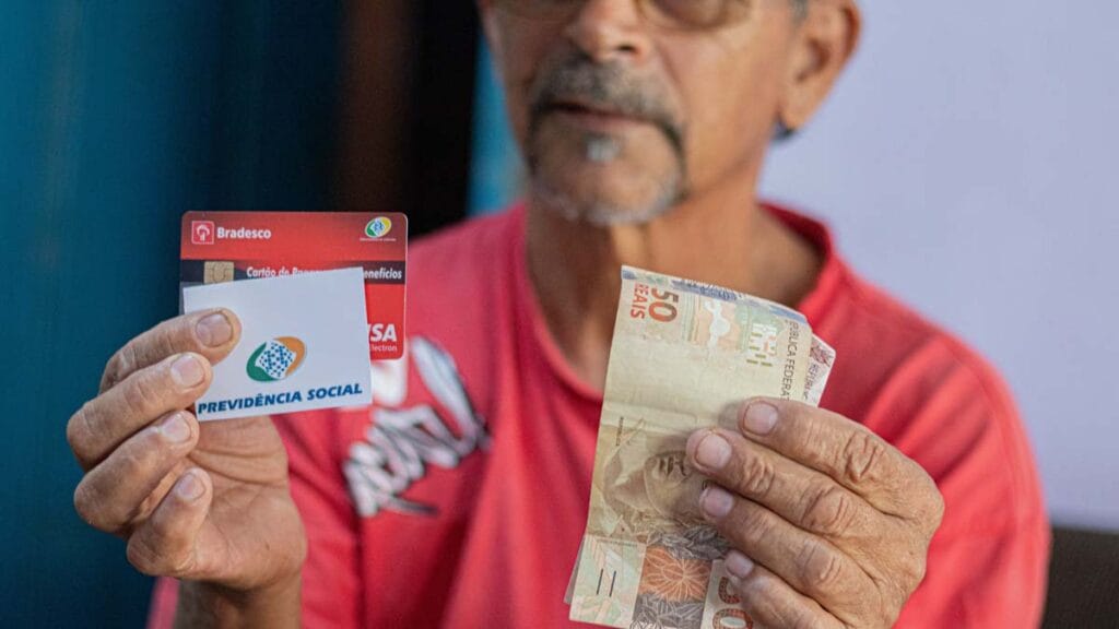 Pagamento 13 salário para nis final 9