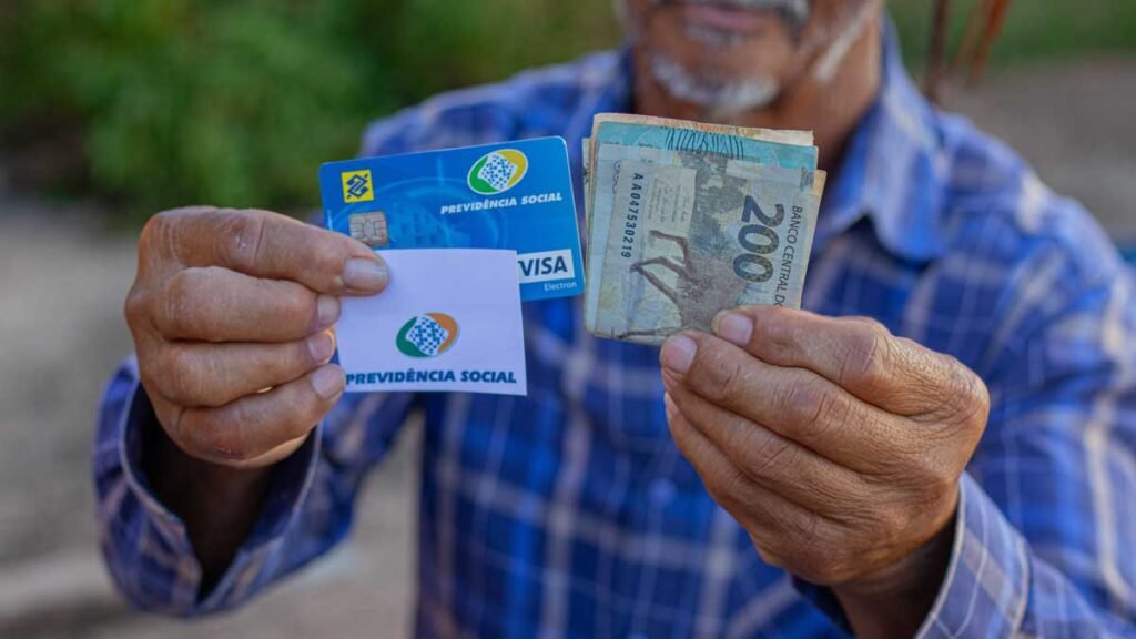 Segunda parcela 13º INSS: NIS final 3 recebe valor extra