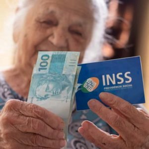 INSS paga 2ª parcela 13º salário NIS final 4; Valor Extra